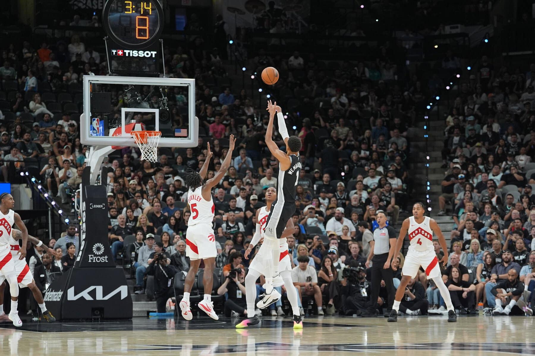 Victor Wembanyama shoots over Immanuel Quickley