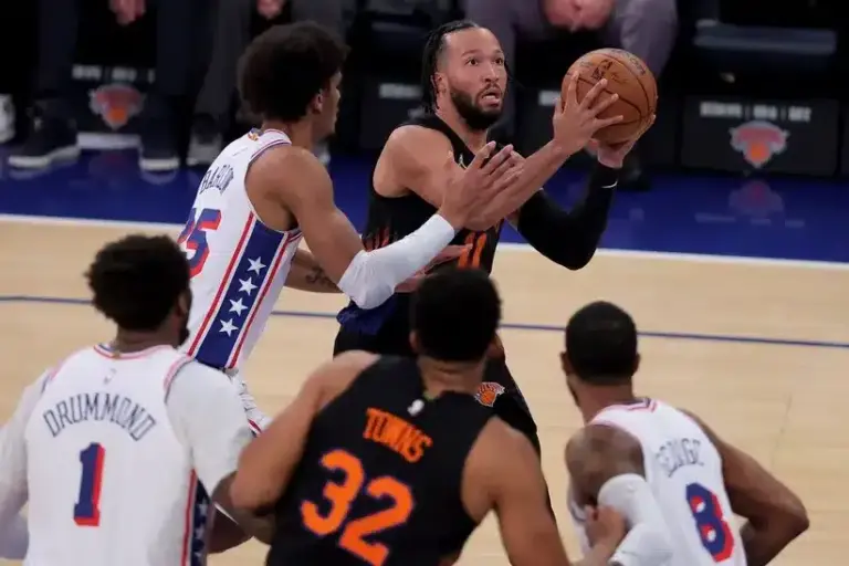 New York Knicks host the Philadelphia 76ers.